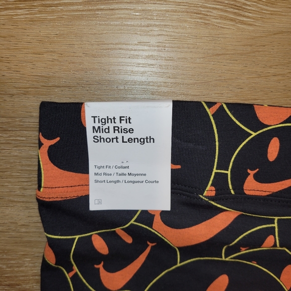 Nike Womens Mid Rise Essentials Bike Shorts Tight Fit Size Large New - Picture 2 of 6